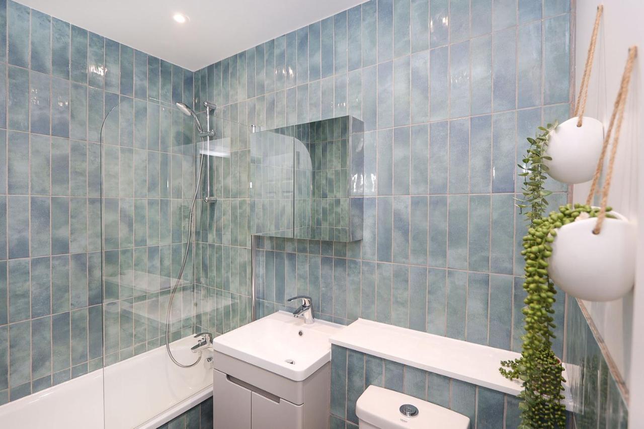 The London Secret, 1 Bed Flat With Patio - Zone 2 Apartman Kültér fotó