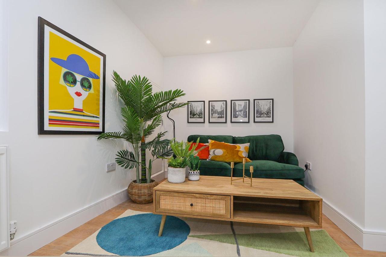 The London Secret, 1 Bed Flat With Patio - Zone 2 Apartman Kültér fotó