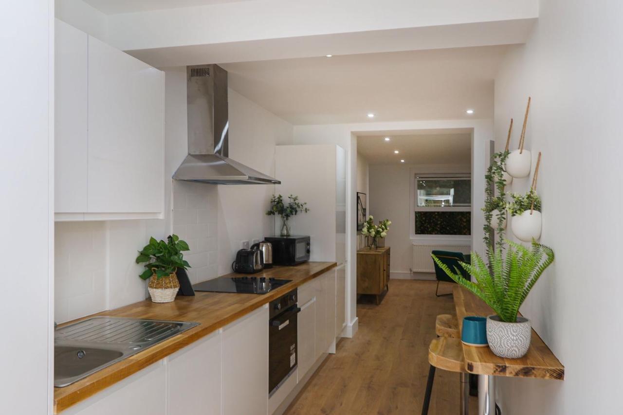 The London Secret, 1 Bed Flat With Patio - Zone 2 Apartman Kültér fotó